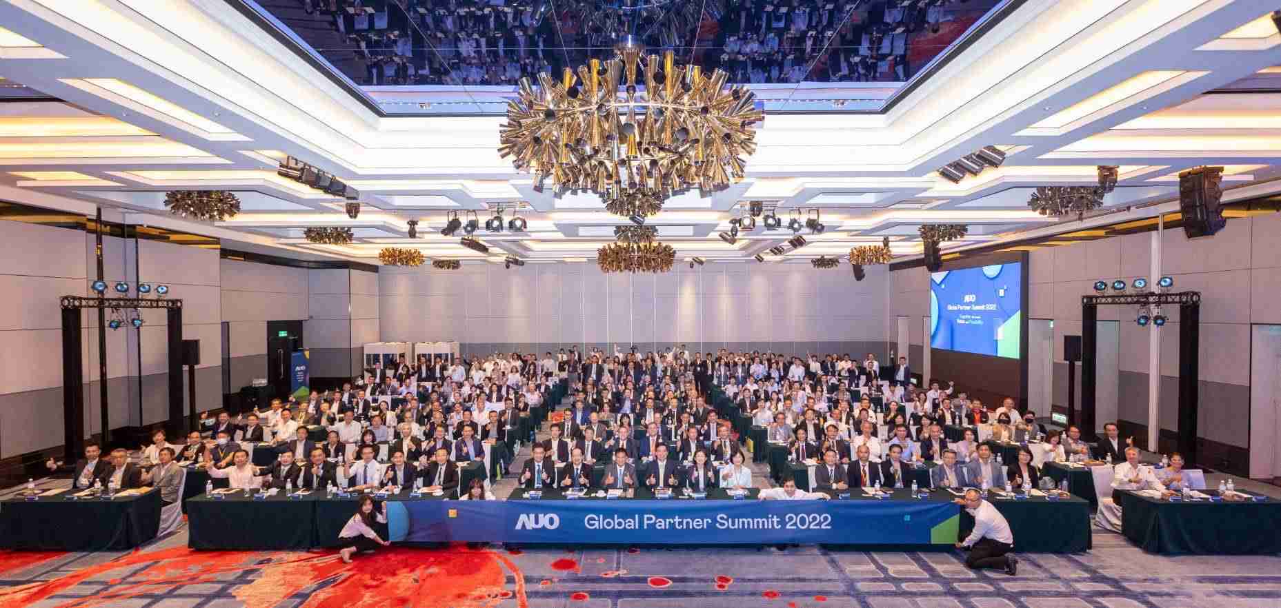 友達推動「安心、、創新、、、用心、、、、同心、、、、盡心」五星職旅，，，為菲籍員工打造全方位照護，，，，首度贏得「人權實踐與發展領袖獎」殊榮