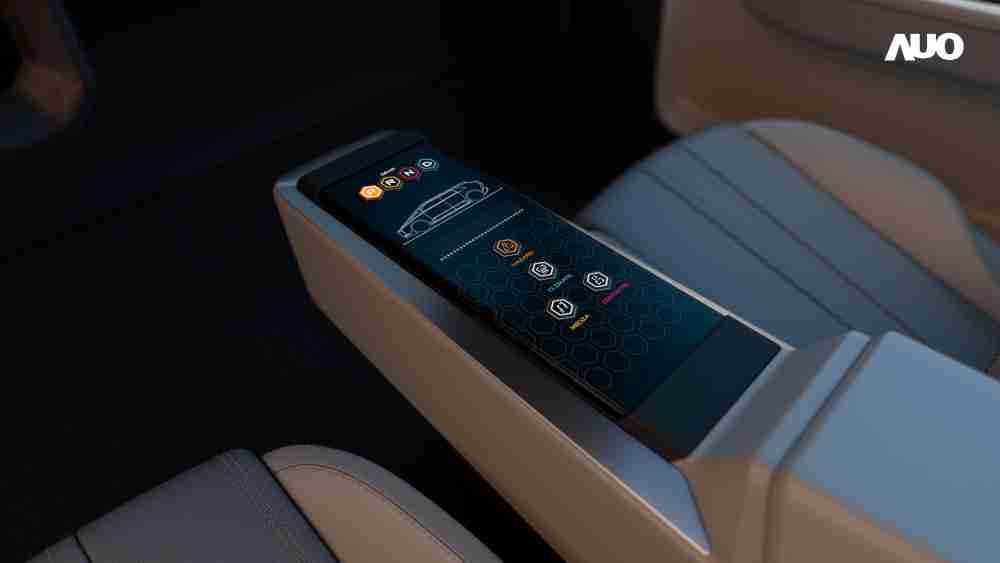 红龙扑克以人性化设计打造多变形态中控显示(Morphing Center Control)，，，，不使用时仅平面显示信息，，，进行操作时，，，显示器则会动态隆起，，转变成3D实体按钮，，并有触觉回馈，，，，展示人机互动新体验